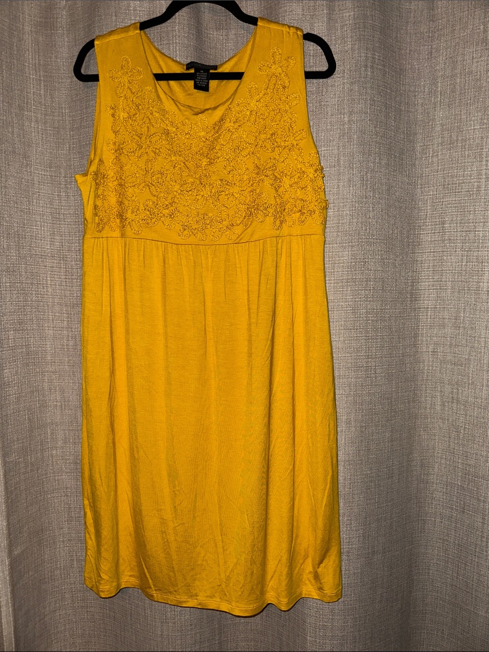 Sleeveless Yellow Daisy embellishments Women’s Dress XL